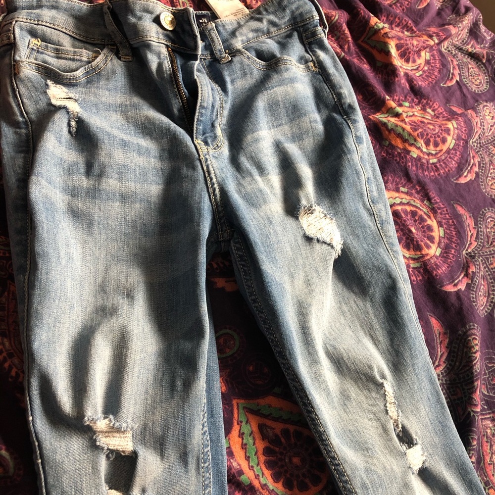 HOLLISTER HIGH WAISTED JEANS